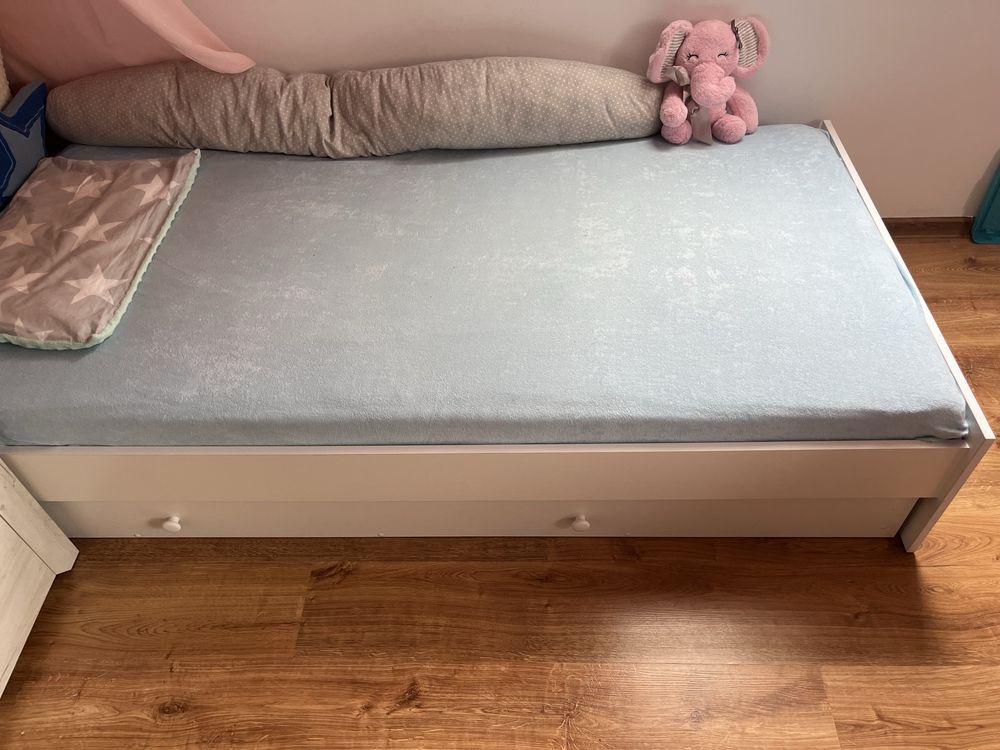 Łóżko 200x90 z pojemnikiem st. bardzo dobry