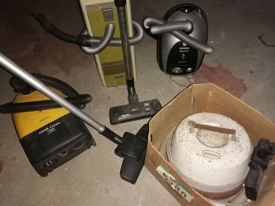 Lote 4 aspiradores para peças (2 Vintage Miéle e Scovill)