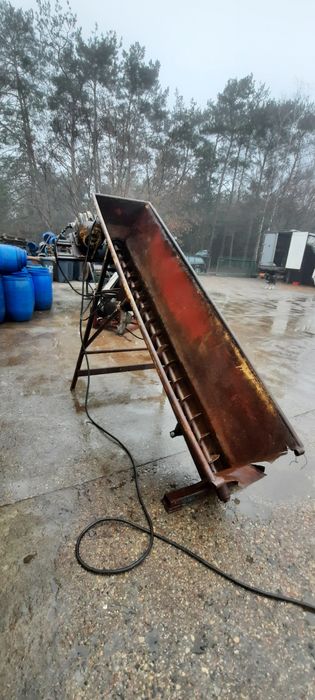 Podajnik ślimakowy do materiałów sypkich i półpłynnych