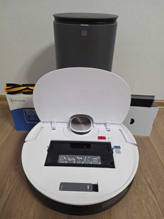 Миючий робот-пилосос Ecovacs Deebot Ozmo T8+