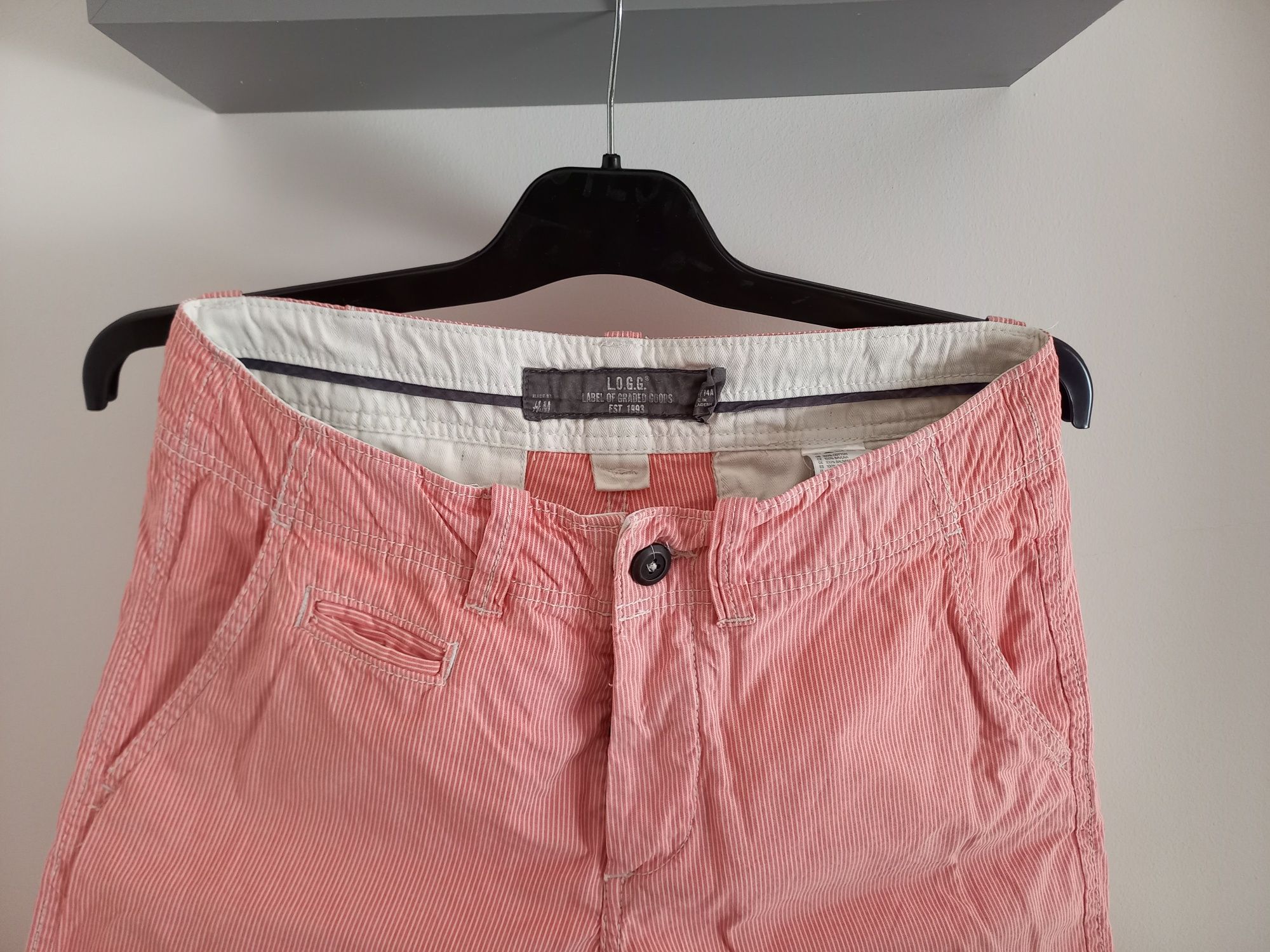 Calções riscas (Tam M) H&M

Artigo em excelente estado.
 
Medidas: 
co