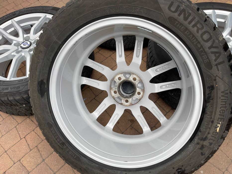 3815. Koła zimowe Volvo XC40 XC60 S60 Cross XC90 5x108 ET48 235/55/19