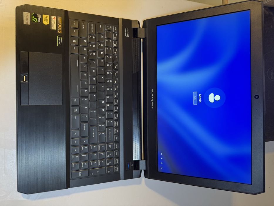 Clevo Sager P650HS 15.6" i7-7700HQ/16 GB/256 SSD+1TB HDD/GTX 1070 8 GB