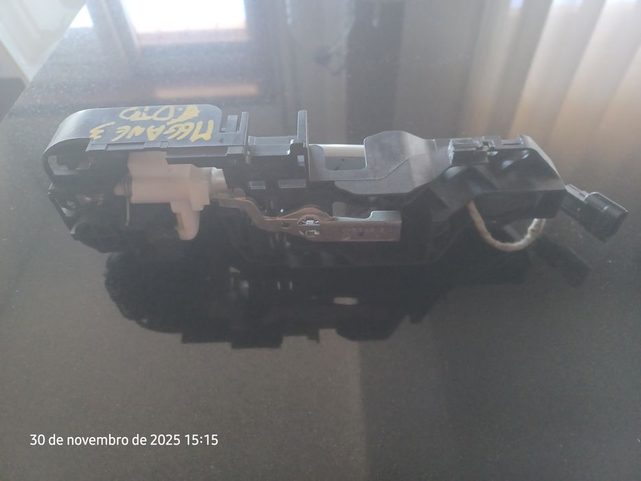 Puchador porta esquerda renault megane 3