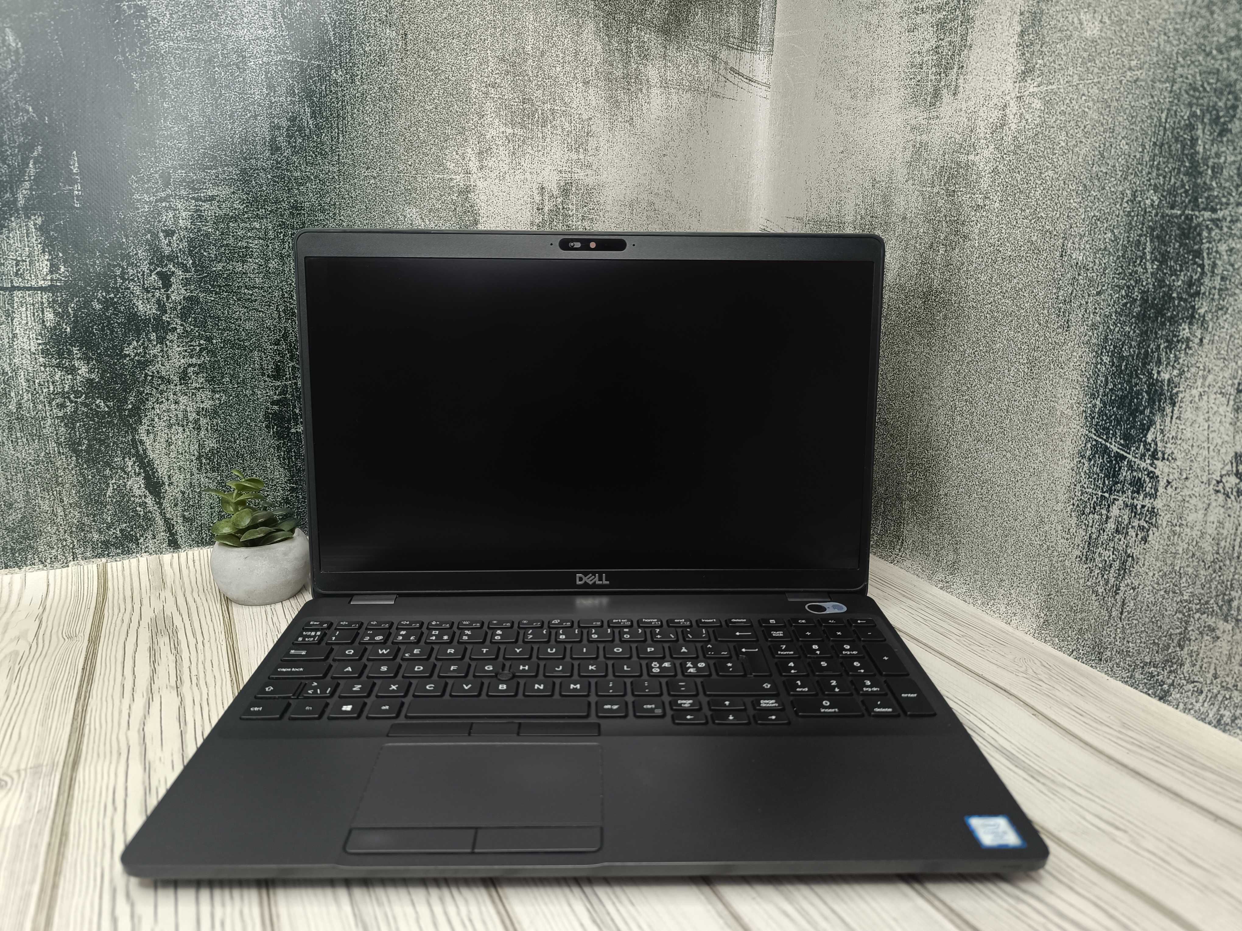 Dell Latitude 5501 15.6" FHD|i5-9400H|8 ГБ|SSD 256GB|NVIDIA MX150 2GB