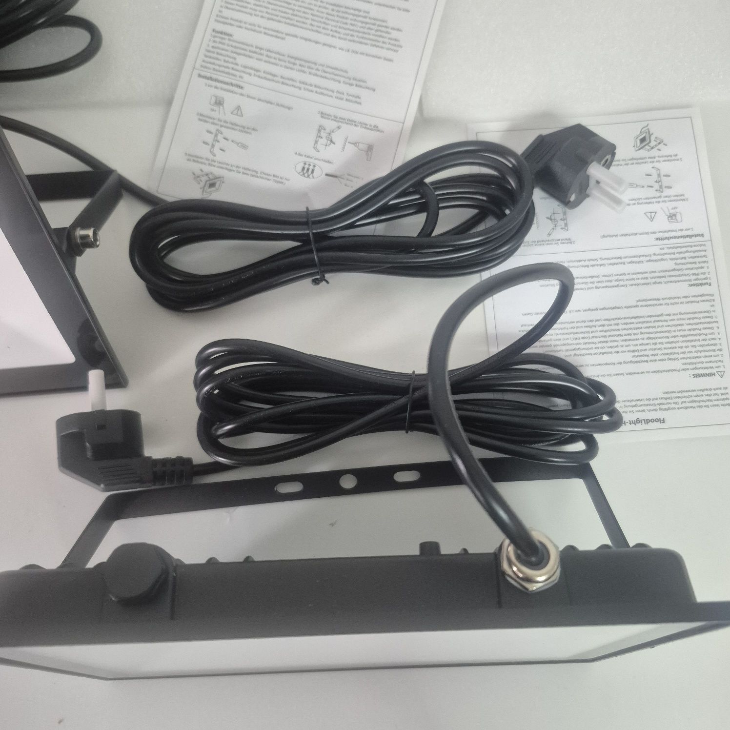 Led 100W Zewnetrzny IP 66 3000k z Przewodem i Wtyczka 
Ledy Nowe, mozl