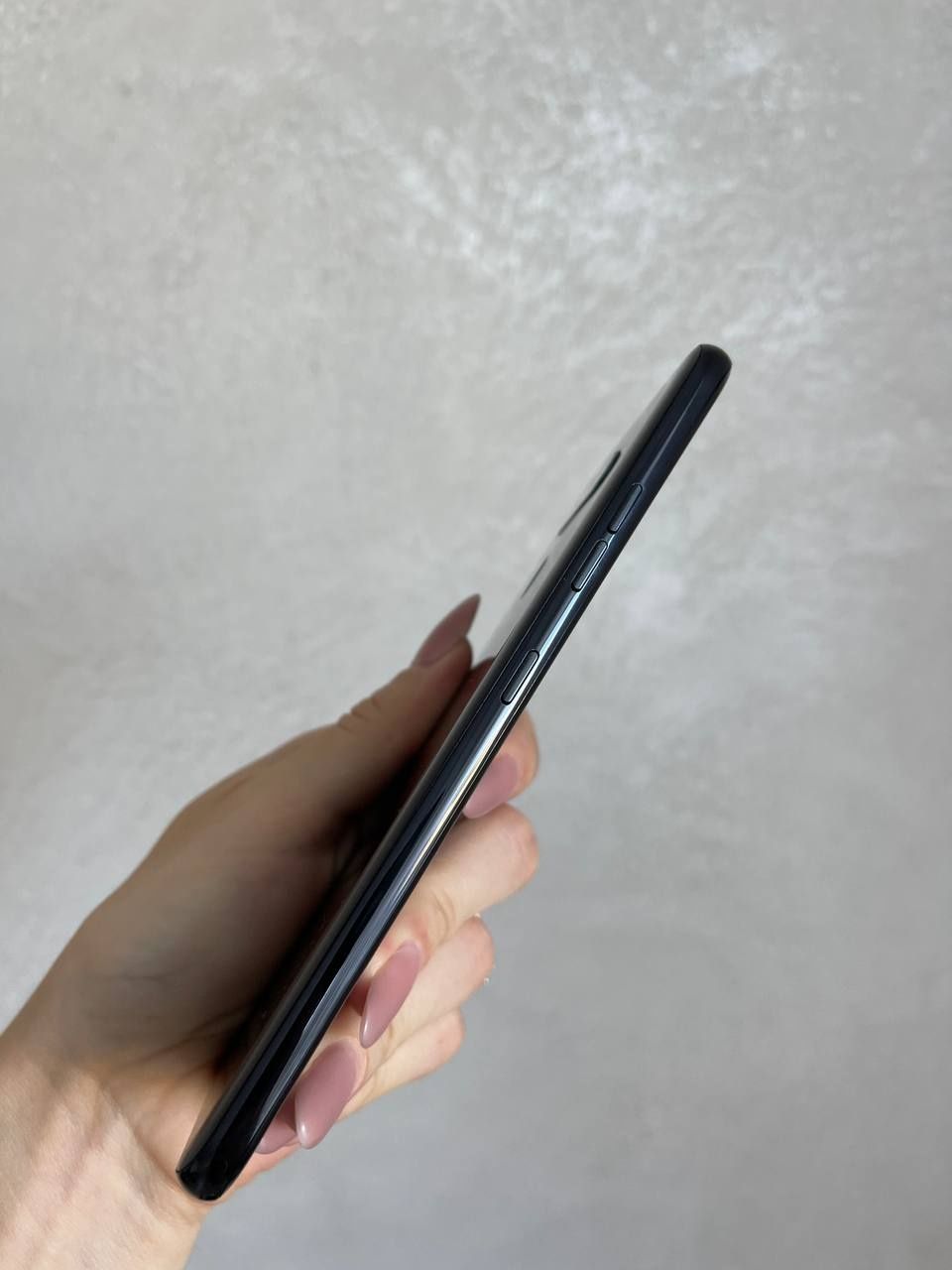 Смартфон LG V40 LM-V409N 6/64 Gb 1Sim+microSD
