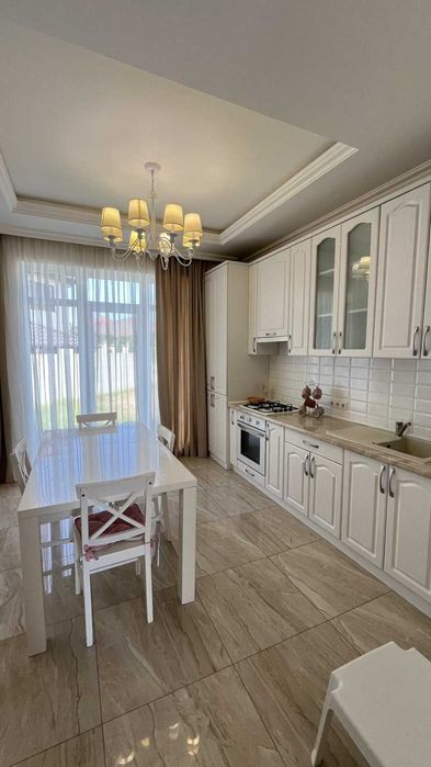 будинок  з зоною відпочинку та місцем двух авто по ціні квартири!!!