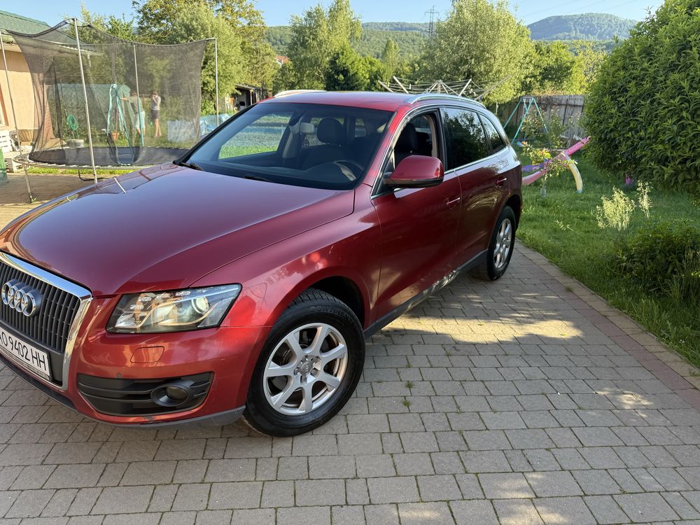 Audi    Q5 Quattro 2011