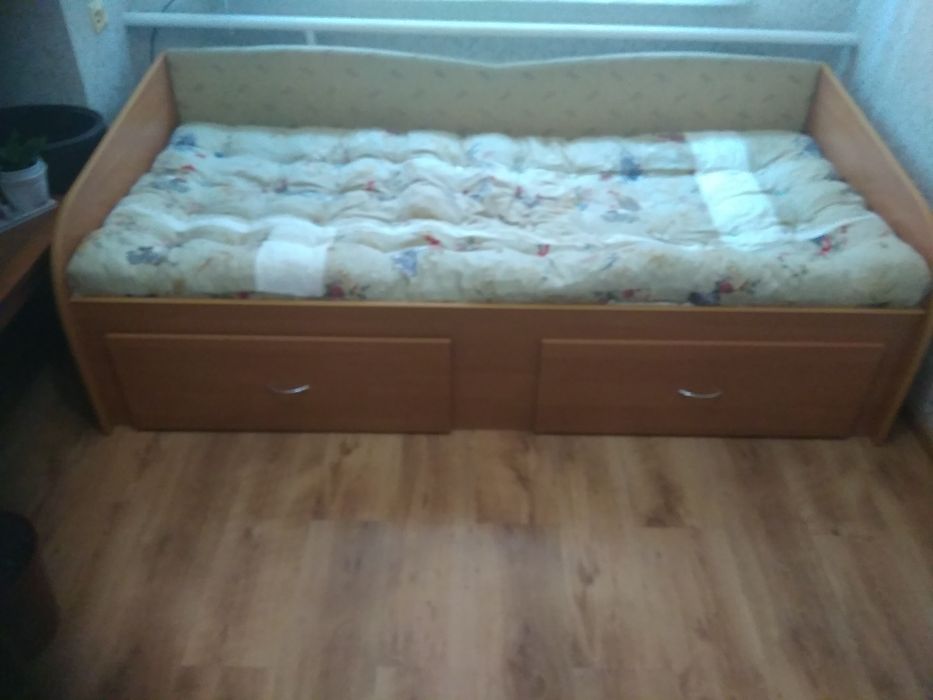 Продам кровать .