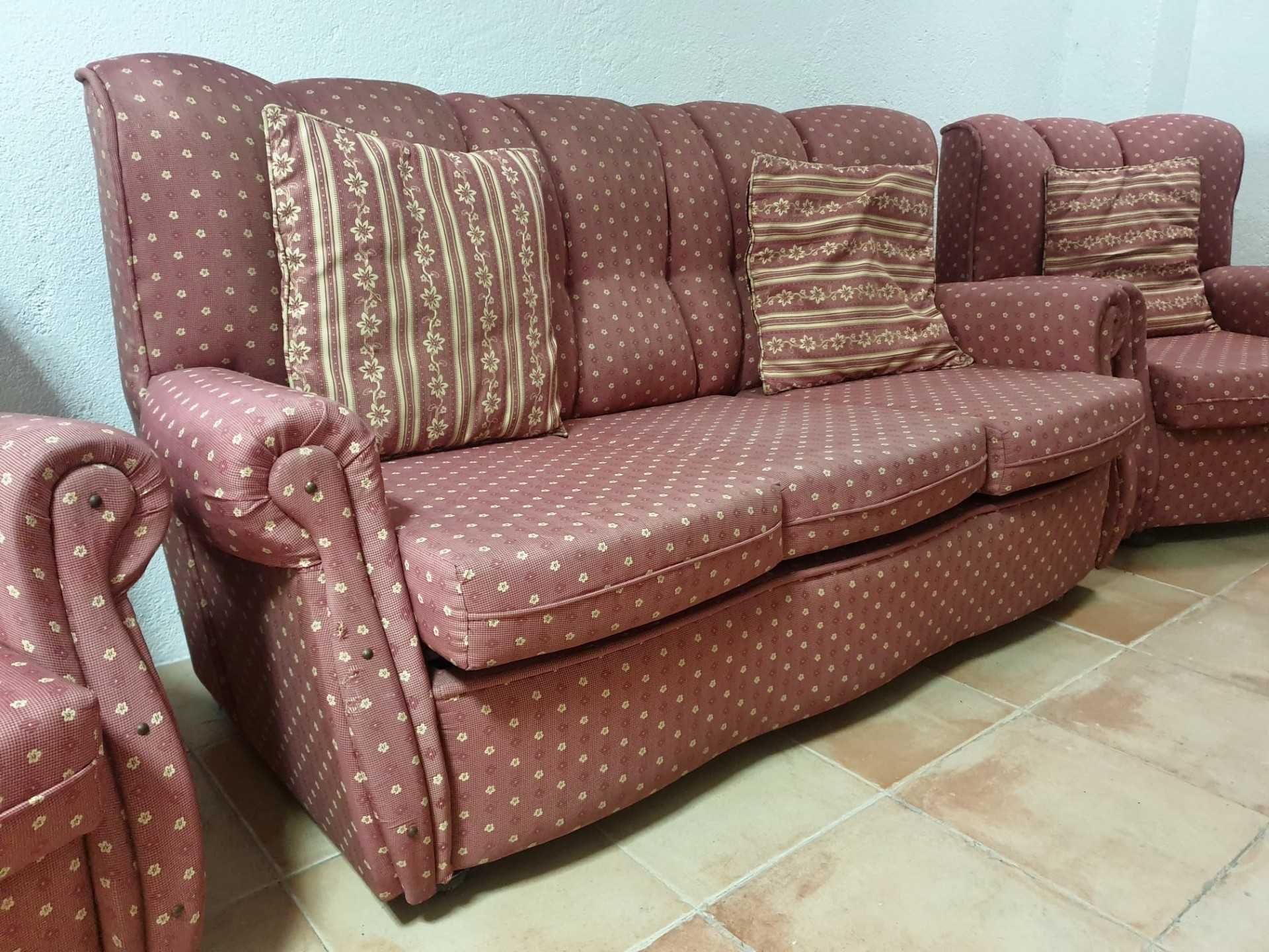 Conjunto Sofás (2 poltronas + 1 sofá três lugares)