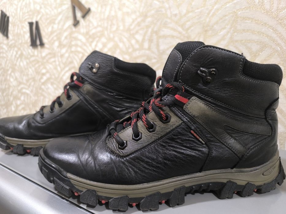 Продам зимние мужские ботинки MIDA