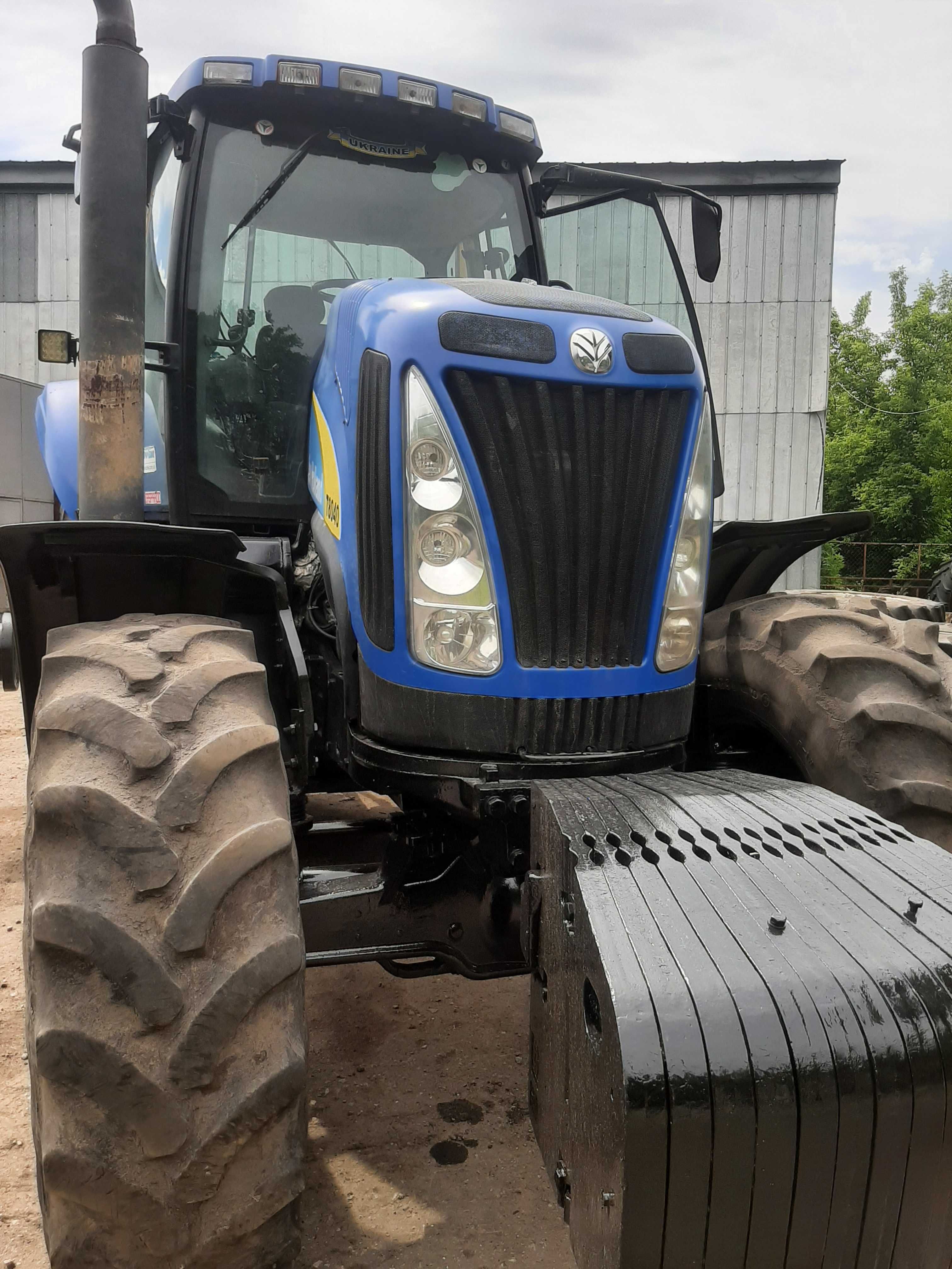 трактор New Holland T 8040