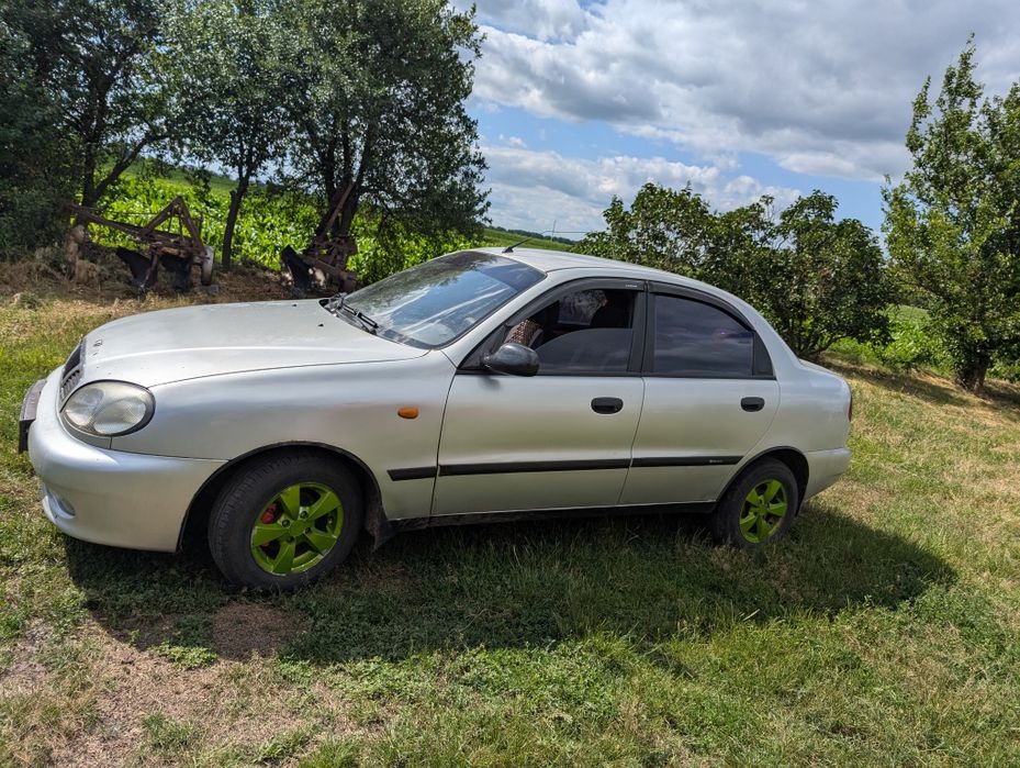 Автомобіль  Део Сенс