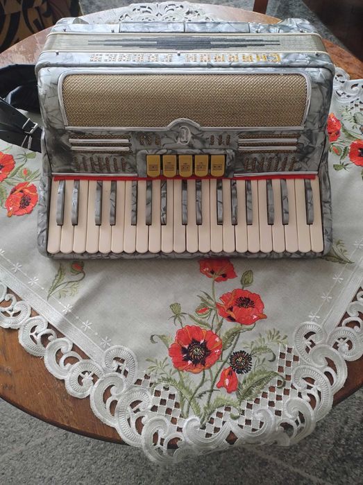 Akordeon Charron Freres 80  basów