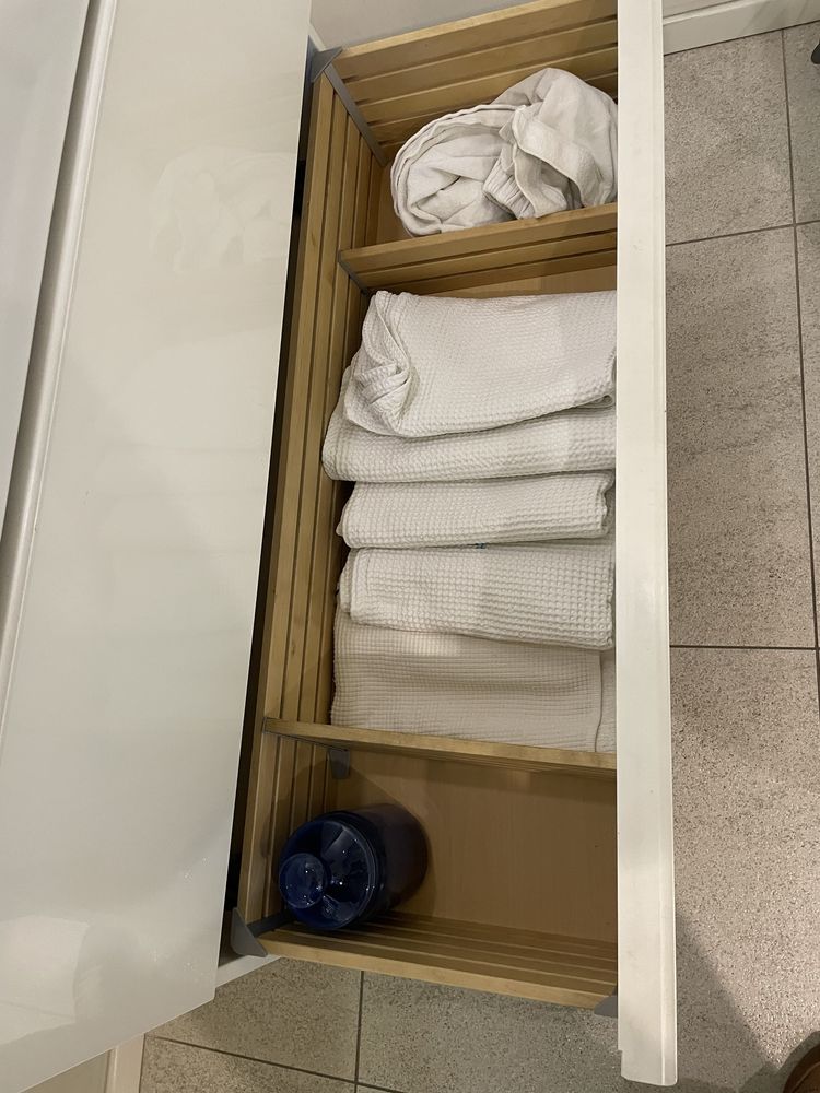 Szafka ikea z umywalka + 2 baterie