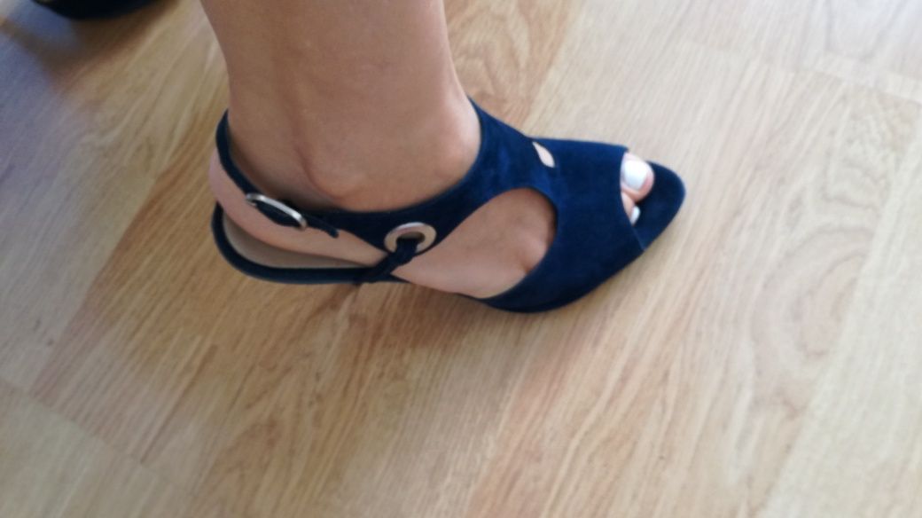 Sapatos azuis em bom estado