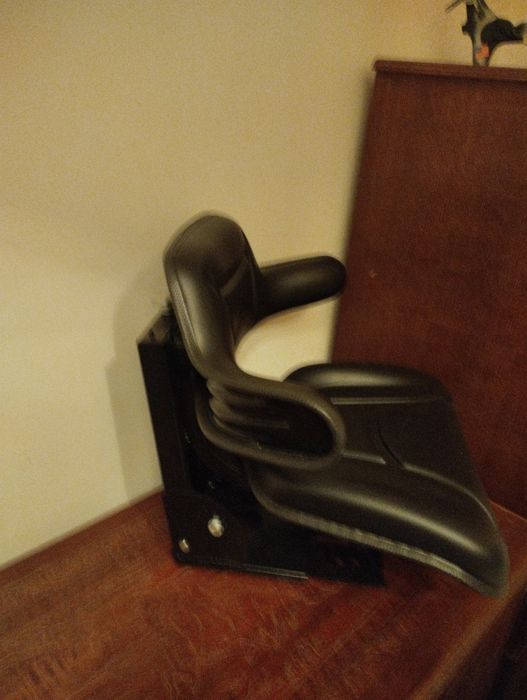 Banco de trator novo