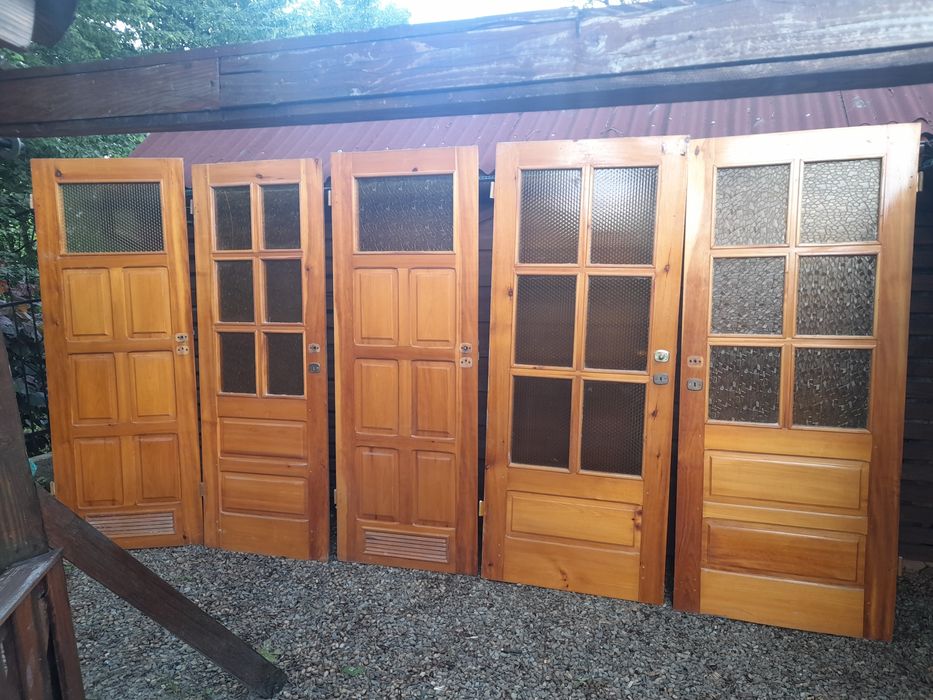 Drzwi wewnętrzne czarna sosna