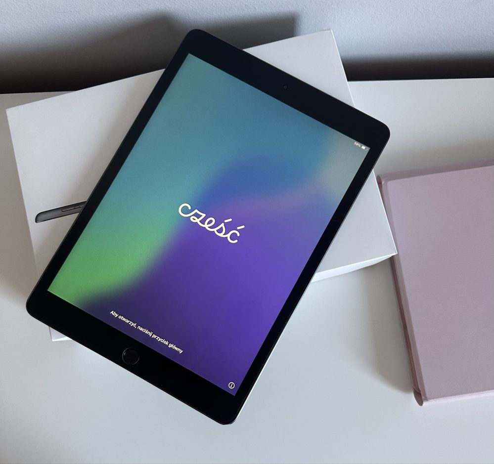 Apple iPad 7 generacji, 32 GB, Space Gray + etui