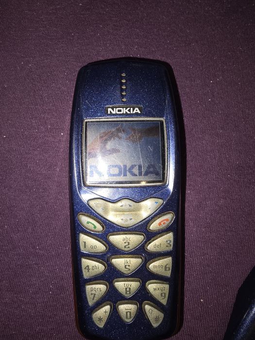 Sprzedam pierwszy kolorowy  telefon nokia  3510i z ładowarką