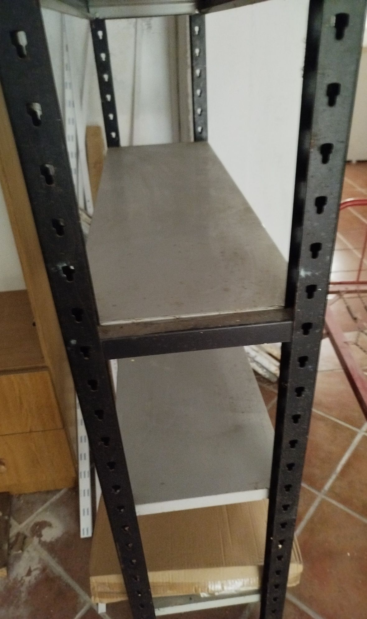 Estante em alumínio