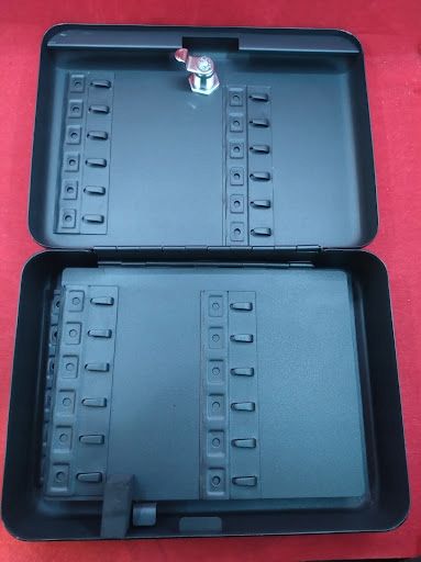 zestaw kasetka na klucze (klucz) amazonbasic czarna schludna i tagi