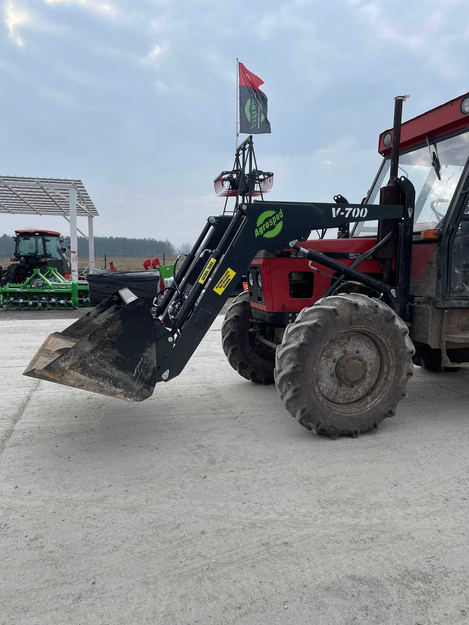 Ładowacz czołowy firmy Agrosped model V-700 Euroramka Zetor MF Ursus