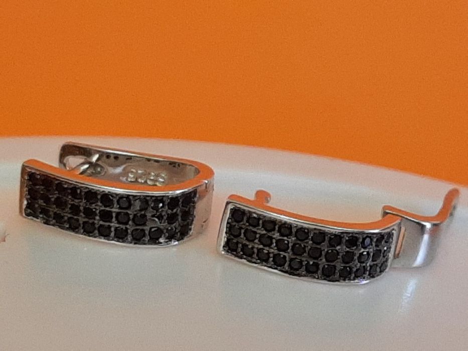 Srebrno czarne kolczyki z zapięciem angielskim p.925