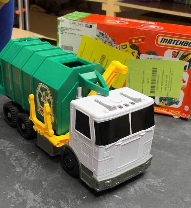 Реалістичний сміттєвоз Matchbox Garbage Truck зі звуками