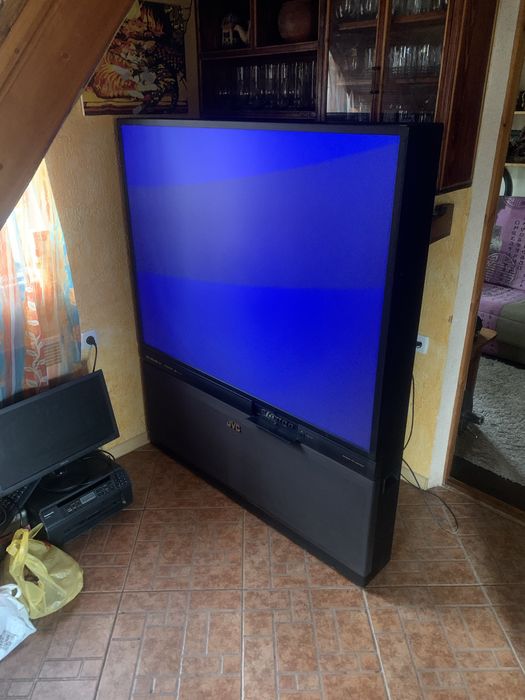 Проекційний телевізор JVC