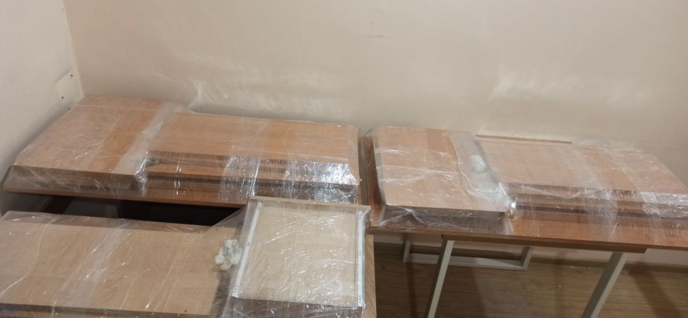 Письмовий стіл (в асортименті)