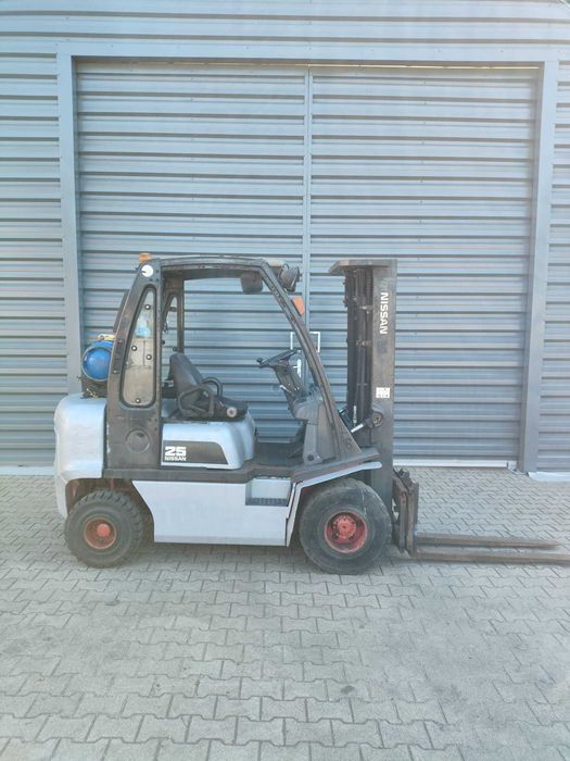 Wózek widłowy NISSAN 2,5 tony LPG