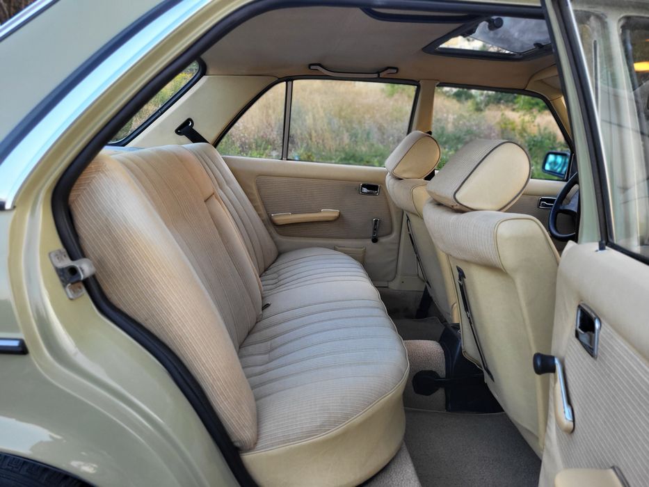 Mercedes. 123  Muzeum Old Cars Cypress Green