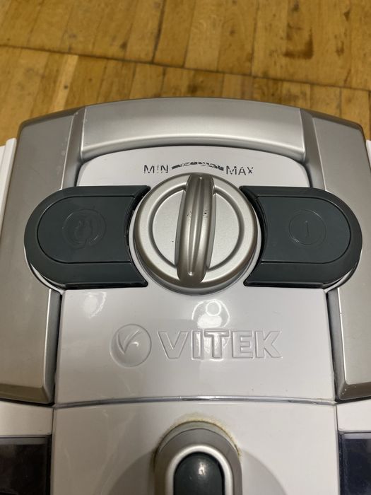 Пилосос з аква фільтром Vitek VT 1833 PR