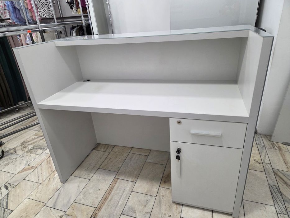 Sprzedam Ladę pasuje idealnie do Salonów  usługowych,sklepowych.