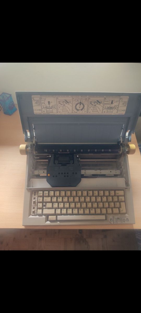 Maquina de escrever elétrica