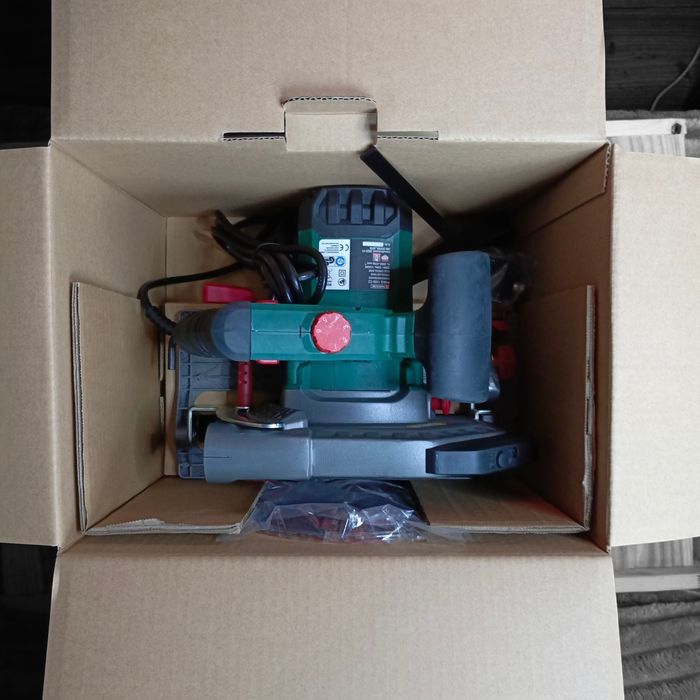 Мережева ручна циркулярна дискова пила Parkside PHKS 1350 C2 паркетка