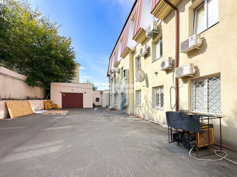 Продаж ОСЗ у самому бізнес-центрі міста, по вул. Космічна, 12