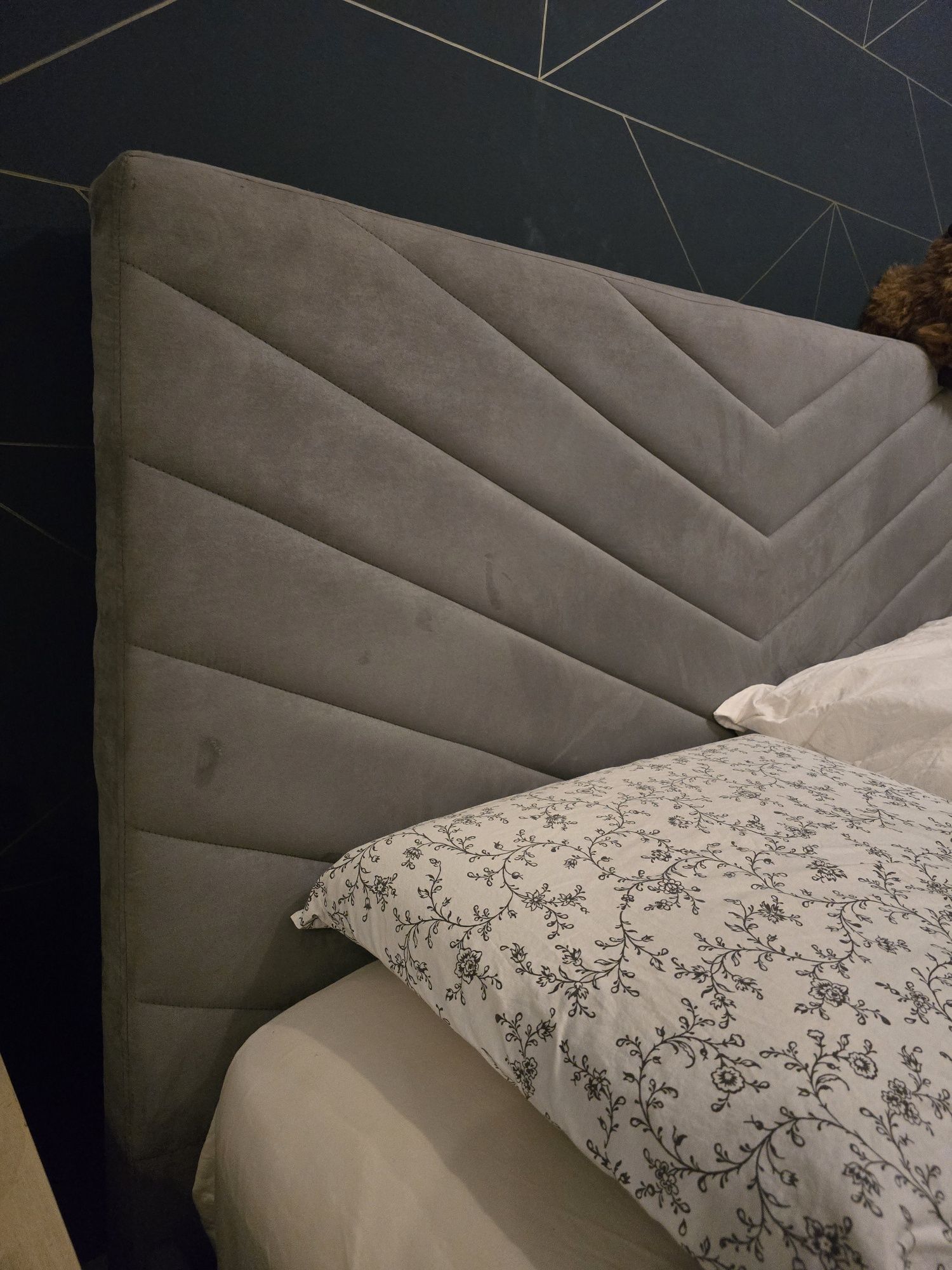 Łóżko Lectus 140x200 szare z pojemnikiem airbnb wynajem