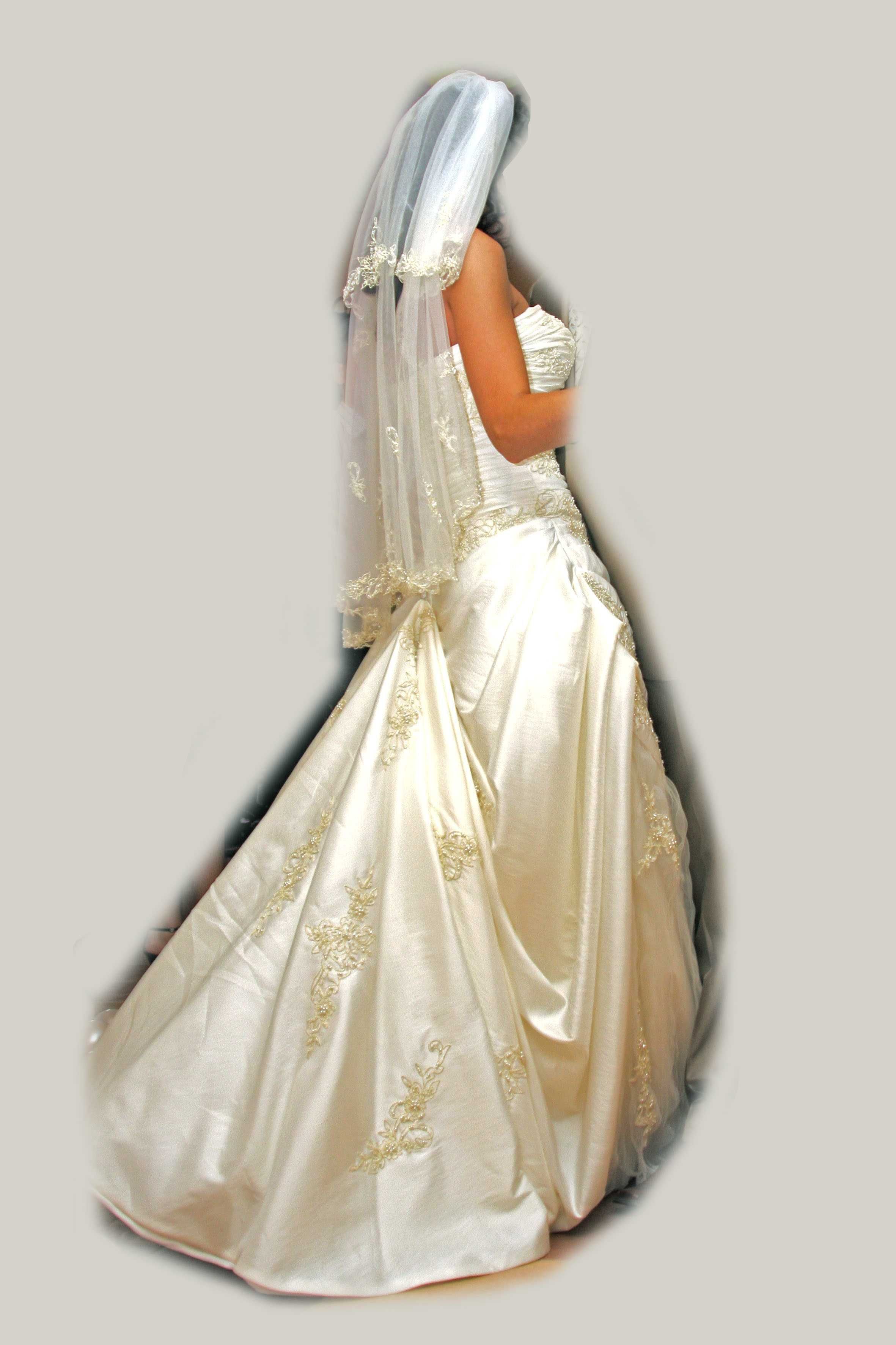 Suknia ślubna ivory z trenem