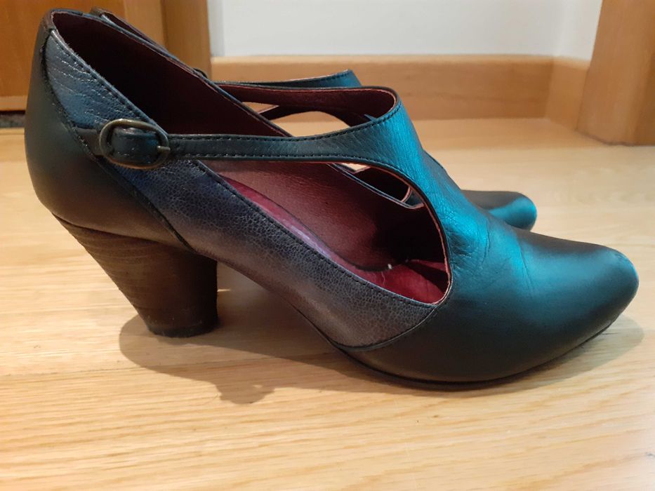 Sapatos pretos em pele - 36