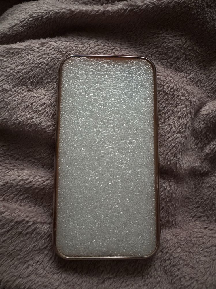 Beżowe etui iphone 11