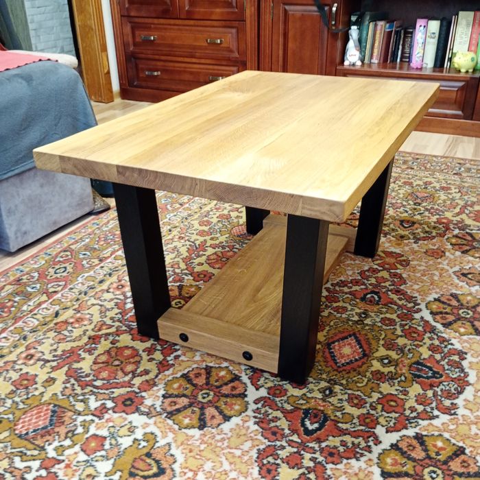 Стіл журнальний з масиву дуба