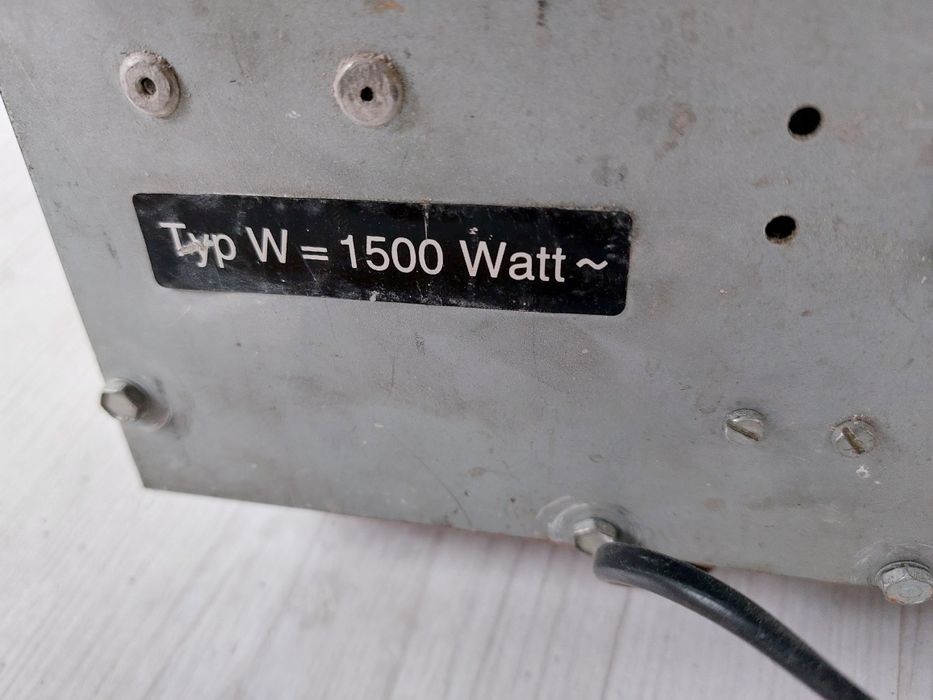 Grzejnik elektryczny z panelem ceramicznym