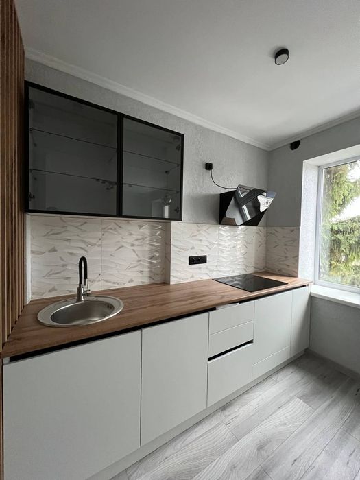 Здається однокімнатна квартира-студія в центрі