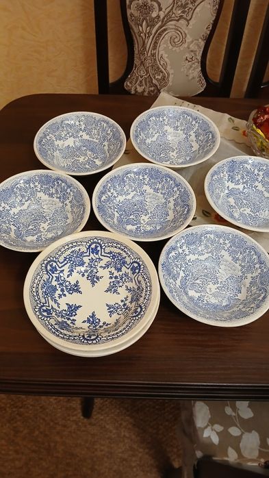 Посуд Кам'яний брід в відмінному стані,без пошкоджень. 6 і 4 тарілки.