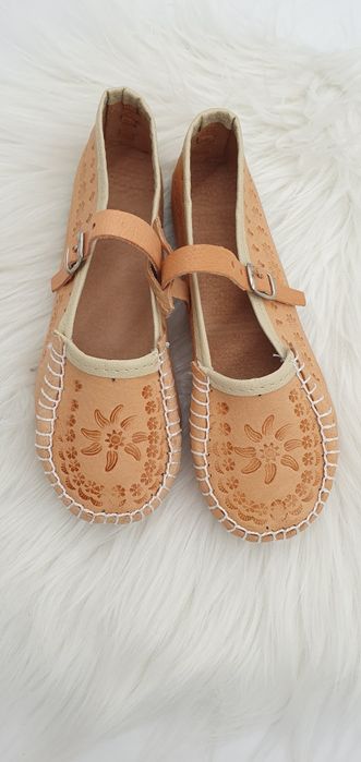 Kierpce r.33 kórzane dla dziewczynki chłopięce góralskie 21cm