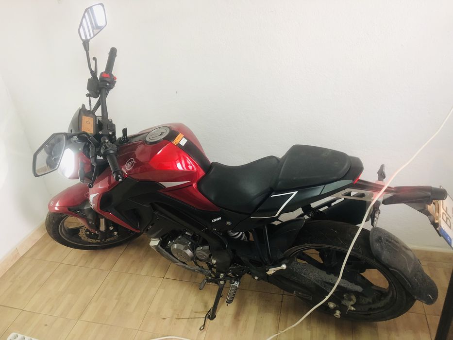 Motorizada Keeway seminova só tem 20km