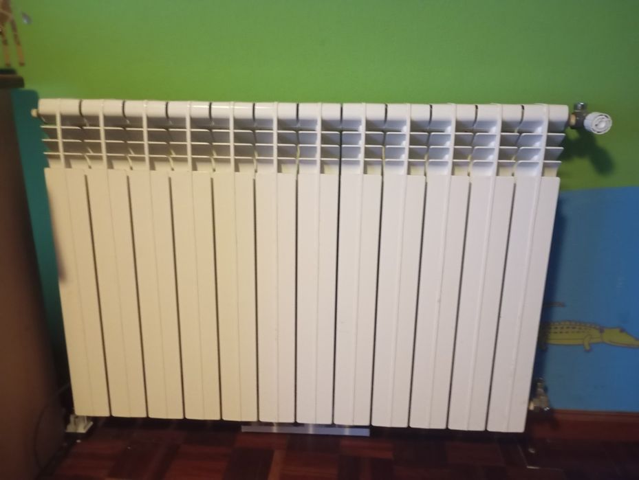 Conjunto de radiadores e caldeira a gás para aquecimento central